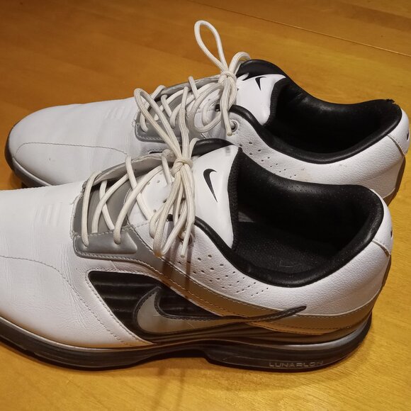 Mens SPIKELESS Nike golf shoes size 8? - Picture 1 of 4